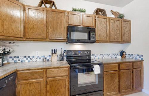 Blue Casa Rio | Riverfront Oasis with Private Beach, Deck & Fire Pit - Foto 13