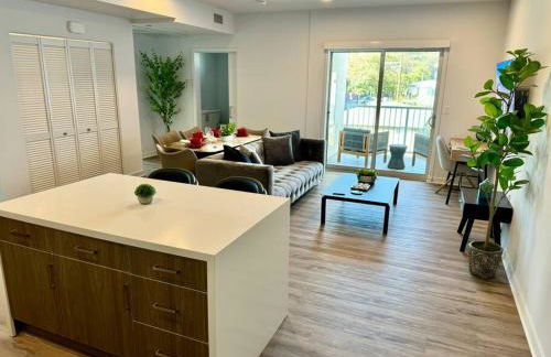 Corner 2 Bedroom 2 Bath Condo - Balcony - Parking - Foto 7