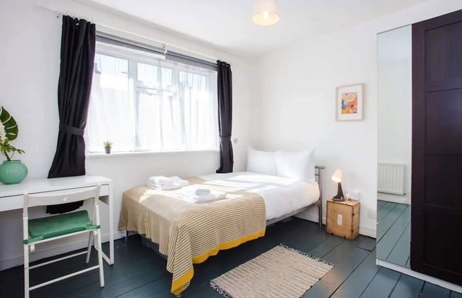 Stylish 4BD House With Private Garden - Stratford - Foto 7