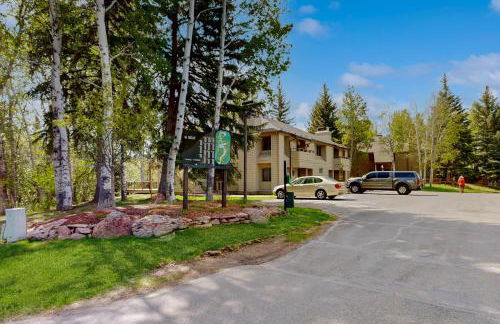 Modern Alpine Getaway - Photo 21