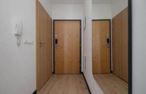 Bright Apartments with Air Conditioning, close to the Metro Station and PGE National by Noclegi Renters - Foto 21