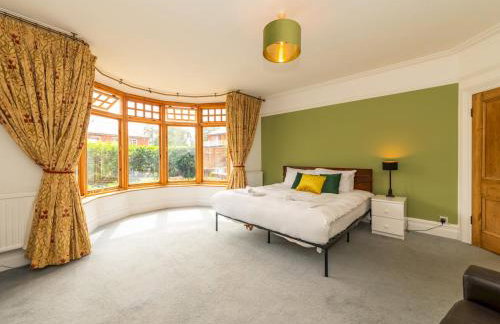 Central Caversham Traditional English House Pass the Keys - Photo 1