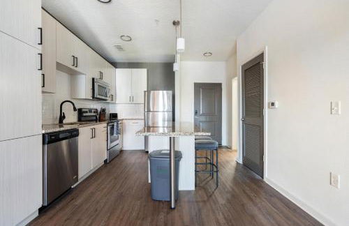 Landing Spectacular 1BD Pool Courtyard - Foto 7