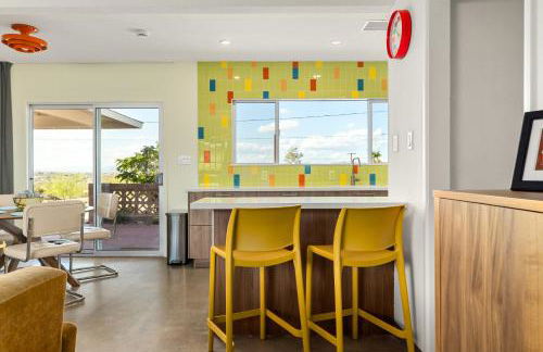 Mid Century Vibes - 2 Min to JTNP - Retro Dive Bar - View - Foto 7