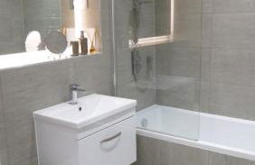 Stylish 2 bedrooms, 2 bathrooms with workspace in Milton Keynes - Photo 17