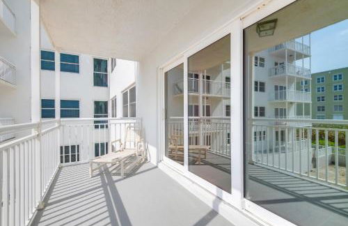 Direct Beach Access and View Satellite Beach Condo! - Foto 25