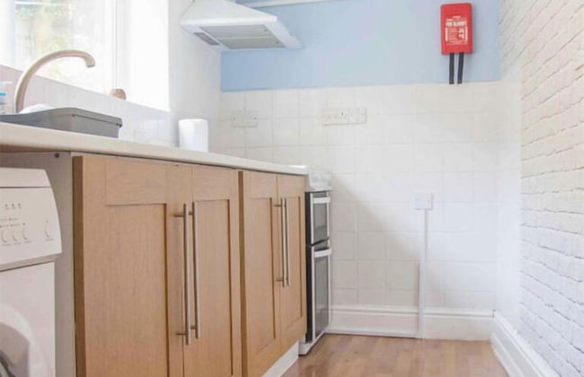 Spacious 4 Bedroom House in Plymouth City Centre - Photo 4