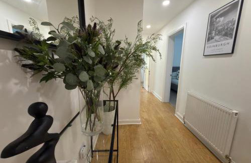 Lux 2 Bedroom Ground Floor Apartment - Photo 9