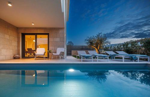 New 2026 Casa MARE Malinska with private heated pool - Foto 1