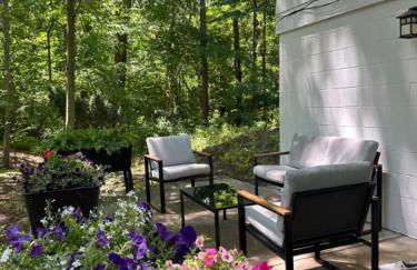 Blocks to Town, Game Room, Firepit, Huge Backyard - Photo 4