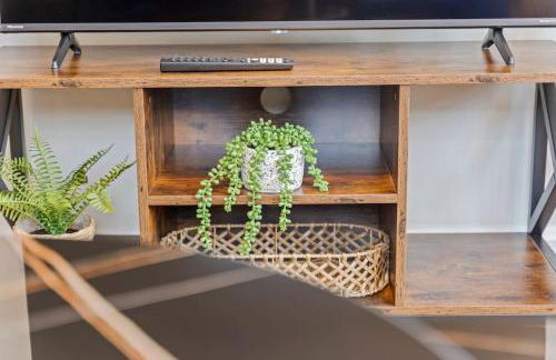 Modern 4 Bed house Ideal for Groups, Contractors near City Airport & O2 Arena, free parking & Wifi included - Foto 17