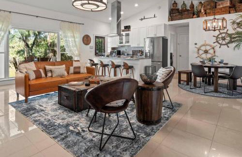 Hideout on the Hillsborough is a Gorgeous Renovated 3BR Pet Friendly Home on the Hillsborough River located in the North End of Seminole Heights - Foto 11