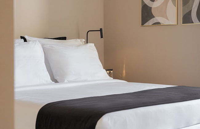 Athenian Grand Riviera Villa - Photo 16