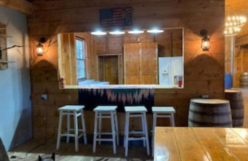 Whispering Waters Farmhouse and Wedding Barn - Foto 23