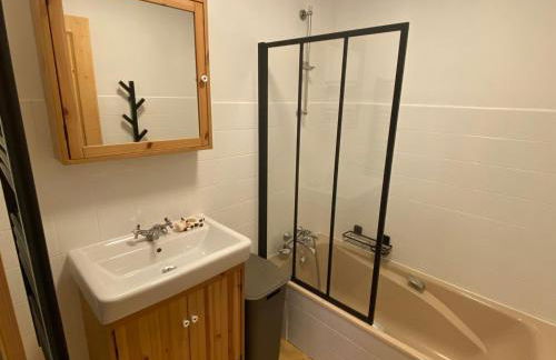 Deux-pièces confortable proche ski avec balcon et parking - FR-1-692-33 - Foto 10