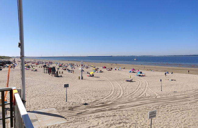 Quiet Lakeside Escape for Four - Foto 35