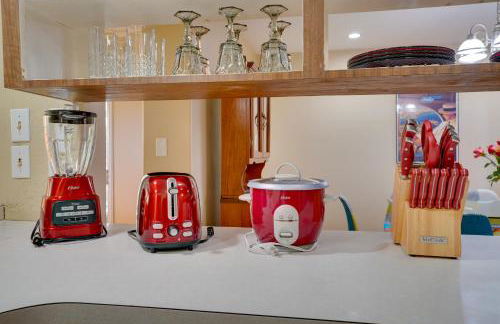 Charming Mid-Century House - Just Steps to Lake! - Foto 9