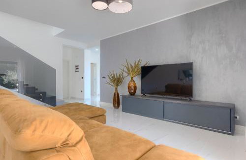 Villa Tonchi 3 Bedroom Private Pool BBQ & Garden - Foto 4