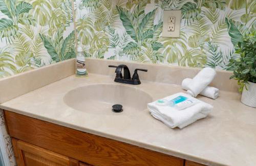 3 Bedroom, Comfy Home Dade City, Gated Community - Foto 33