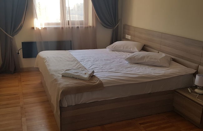 Cross Apartments and Tours - Photo 14