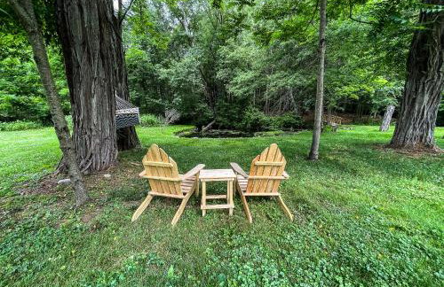 Cozy Cabin Gateway with Pool and Firepit - Foto 40