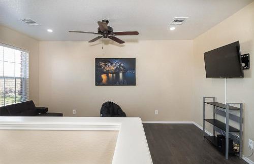 Cozy Home - Self Check-In w/Spacious Deck - Foto 11