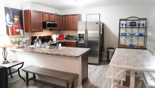 Queens Hidden Gem with Game Room 5 beds sleeps 9 - Foto 4