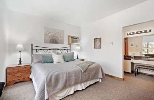 Beautiful Seven Springs- 2 Bed, 2 Bath Condo - Foto 11