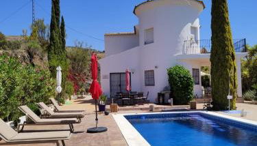 Villa Torre mit Pool und Bergpanorama - Foto 2