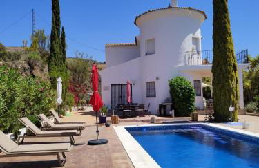 Villa Torre mit Pool und Bergpanorama - Foto 2