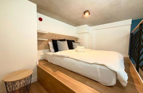 Wrocław Airport Studio with Mezzanine by BookingHost - Foto 13