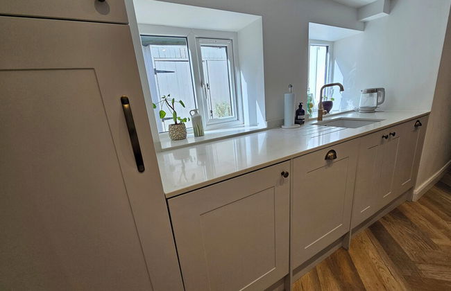 Spacious & Renovated 1-bed Garden Flat in London - Photo 10