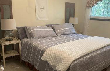 Peaceful Cabin Getaway Overlooking Tuscarawas River Valley in New Philadelphia, Ohio - Foto 4