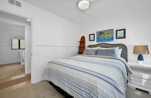 4 bedroom Home in Quiet Neighborhood near Beach - Photo 25