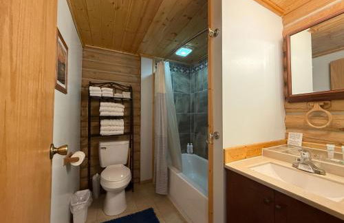 Talkeetna Log Cabin with Hot Tub Unit 1 - Foto 7