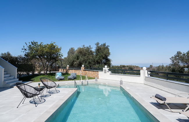 Superb Villa - Private Pool Jacuzzi Sauna Gym - Photo 2