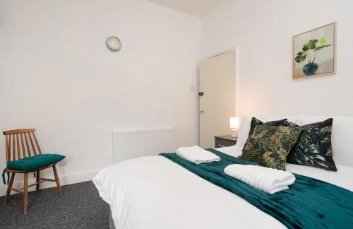 Stunning 5 bedroom home Wirral Birkenhead Sleeps 9- Free Parking-5G Internet - Foto 12