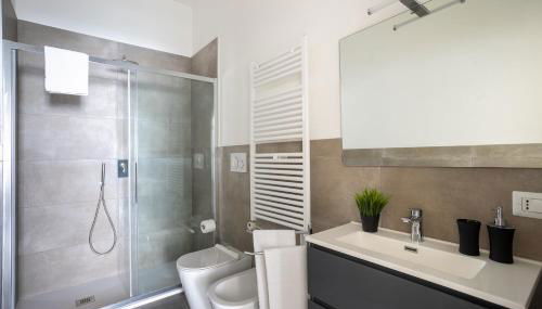 [Navigli - Center] Modern Suite, Fast Wi-Fi & Tram - Foto 3, Shower