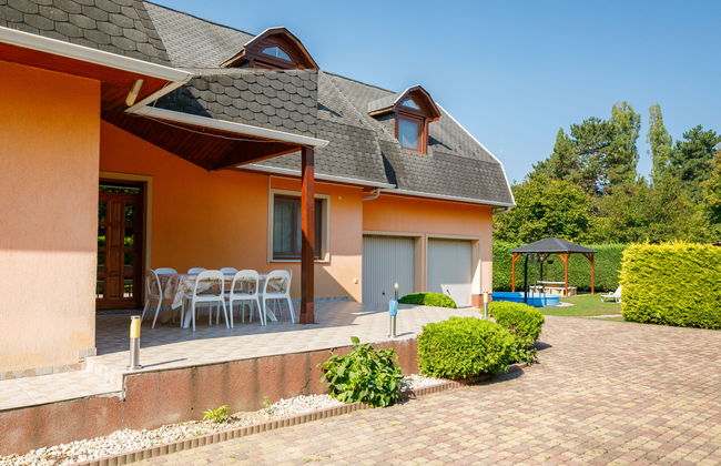 4 bedroom House in Balatonszárszó with private pool and garden - Photo 39