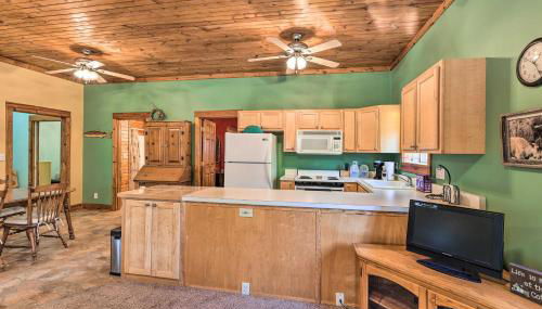 Secluded Bear Lake Getaway with Fire Pit and Porch! - Foto 5