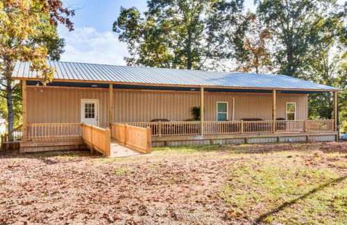 Lake-View Home in Statham with On-Site Fishing - Foto 31