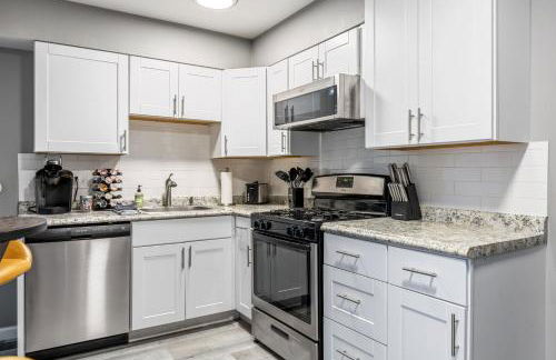 604 1 Two Bedroom One Bath with King near Main Street - Foto 16