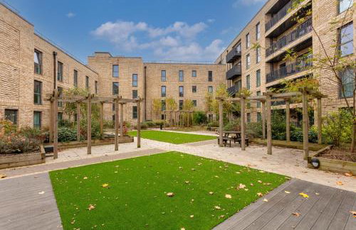 Penthouse Apartment - City Centre - Secure Parking, Balcony, Self-Check-In, Fast Wifi and Smart TV with Netflix by Yoko Property - Photo 26