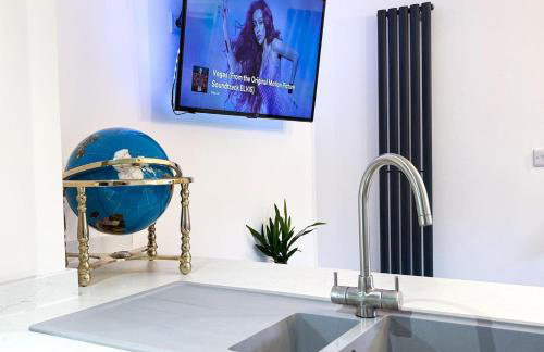 Juliet Beautiful 1 bedroom, central, modern space. - Photo 25