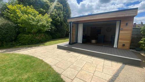 brand new cozy cabin with parking - Foto 3