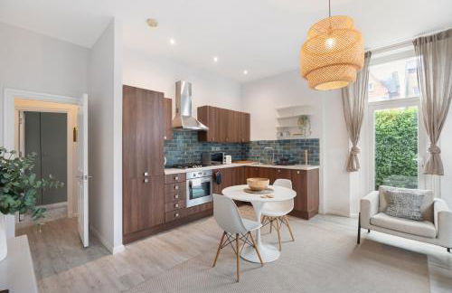 Clapham South Surprise - Photo 10