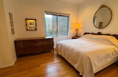 Large and Luxurious in Strivers Row - Photo 24