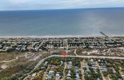 Coastal 3BD Bungalow One Block from Scenic Walkway - Foto 9