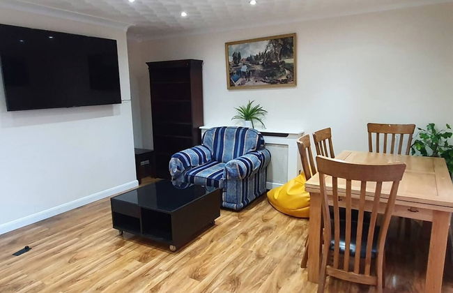 Lovely 5-bed House in Essex - Photo 11