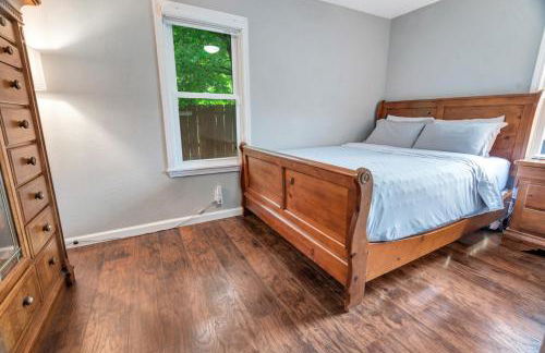 Cheerful 2-Bedroom with convenient Expressway access - Photo 16